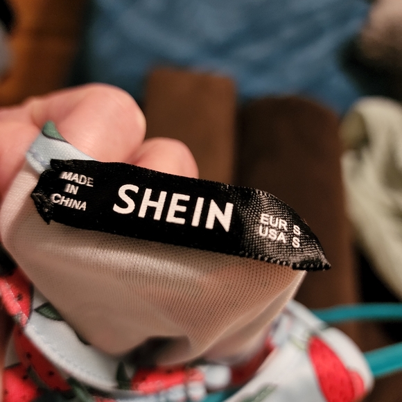 Sweet Strawberry Dress 🍓 - Picture 2 of 3